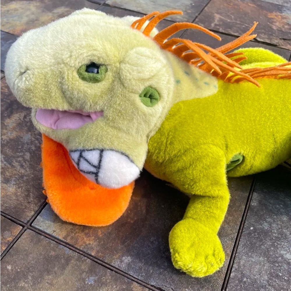 2007 K&M International Inc Iguana Full Body Hand Puppet 32”